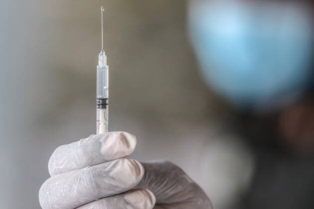 Sri Lanka: Government s vaccination program Government s vaccination programme, which is part of its drive against the spread of coronavirus, continued at the Viharamahadevi Park in Colombo despite the ongoing ten-day island-wide lockdown, on 23 August 2021. Colombo Western Province Sri Lanka Copyright: SamanxAbesiriwardana