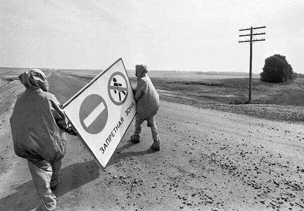 Disaster at the Chernobyl nuclear power plant 921507 27.04.1986 Disaster at the Chernobyl nuclear power plant. The No trespassing! shield. Igor Kostin Sputnik Kiev region Ukraine  Copyright: xIgorxKostinx
