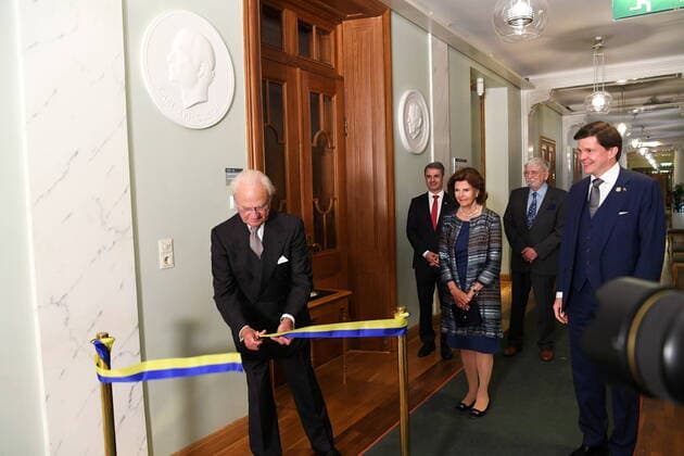 King Carl Gustaf, Queen Silvia and the Speaker of the Riksdag, Andreas Norlén, at the unveiling of H M The King s portrait medallion in the Riksdag building in Stockholm, Sweden, on August 23, 2021 STOCKHOLM Sweden x10080x,  Copyright: xFredrikxSandberg TTx SWEDEN KING S PORTRAIT MEDALLION