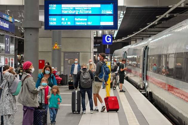 23.08.2021, Berlin, Deutschland, GER, Hauptbahnhof.Bundesweiter Streik der Gewerkschaft Deutscher Lokomotivführer (GDL) bei der Deutschen Bahn.ICE 506 nach Hamburg Hbf. *** 23 08 2021, Berlin, Germany, GER, Hauptbahnhof Nationwide strike of the German Engineers Union GDL at Deutsche Bahn ICE 506 to Hamburg Hbf