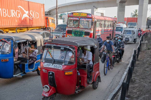 Sri Lanka: Third wave lockdown A traffic Shown during a nationwide 10-day lockdown imposed to curb the spread of Covid-19 coronavirus in Colombo on August 23, 2021. colombo Western Sri Lanka Copyright: VimukthixEmbuldeniya