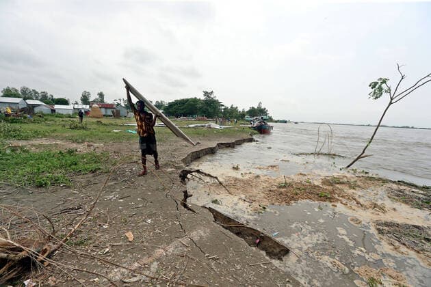 August 23, 2021, Munshiganj, Bangladesh: Thousands of people living on the Padma riverbank in Munshiganj have had to seek higher ground, their homes and croplands threatened by erosion. The Padma River forms in India at the junction of the Ganges and Jamuna Rivers, then merges with the Meghna River before emptying into the Bay of Bengal. Munshiganj Bangladesh - ZUMAnshi 20210823_mda_r336_730 Copyright: xHabiburxRahmanx
