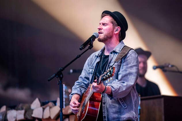 Johannes Oerding live beim Vor Deiner Tür Open Air im Steigerwaldstadion. Erfurt, 23.08.2021