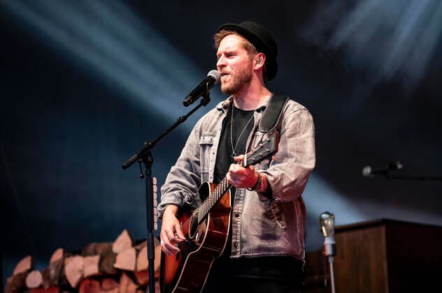 Johannes Oerding live beim Vor Deiner Tür Open Air im Steigerwaldstadion. Erfurt, 23.08.2021