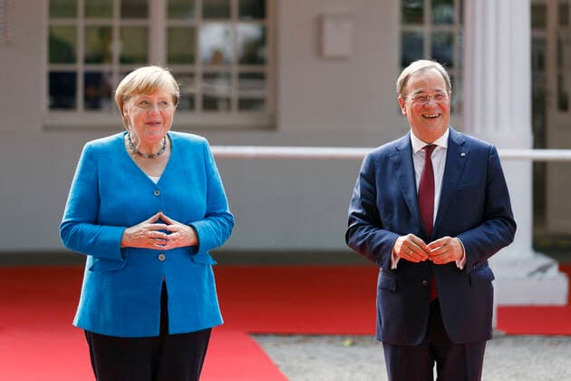 Bilder des Jahres 2021, News 08 August News Themen der Woche KW34 News Bilder des Tages Angela Merkel und Armin Laschet beim Festakt zum 75. Geburtstag des Landes Nordrhein-Westfalen auf der Düsseldorfer Galopprennbahn. Düsseldorf, 23.08.2021 *** Angela Merkel and Armin Laschet at the ceremony for the 75th birthday of the state of North Rhine-Westphalia at the Düsseldorf racecourse Düsseldorf, 23 08 2021 Foto:xC.xHardtx xFuturexImage