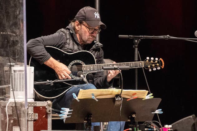 Al Di Meola live bei einem Konzert seiner Across the Universe Tour im Rahmen der Jazztage Dresden 2021 im Parktheater im Großen Garten. Dresden, 23.08.2021