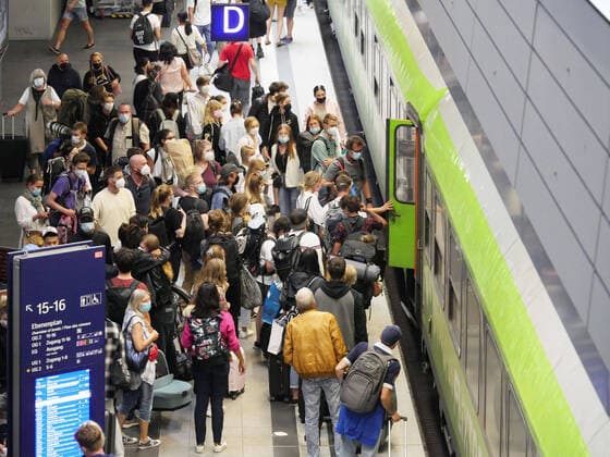 03.08.2021, Berlin - Deutschland. Großer Andrang im Hauptbahnhof auf den Flixtrain.