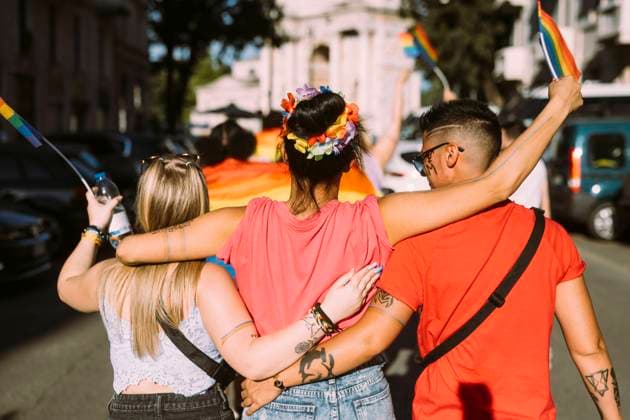 IMAGO Creative: Pride Month 2022, Aktivismus Multi-ethnic female friends walking on street during pride event model released Symbolfoto MEUF03703