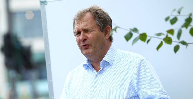 Fototermin PR-Termin für das diesjährige Stadtradeln in Hamburg. Die bundesweite Kampagne des Netzwerks Klima-Bündnis findet in diesem Jahr zum 14. Mal statt. Startschuss für die Aktion in Hamburg ist am 1. September. Senator Jens Kerstan von der Behörde für Umwelt, Klima, Energie und Agrarwirtschaft. Altstadt Hamburg