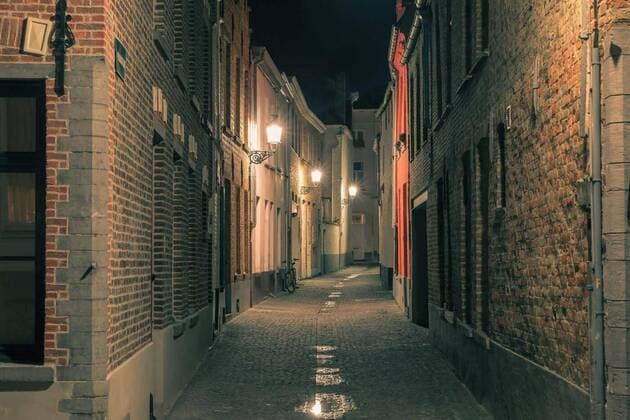  Cityscape with a picturesque night street in Bruges, 31.03.2015 13:08:09, Copyright: xkavalenkavax Panthermedia13894591