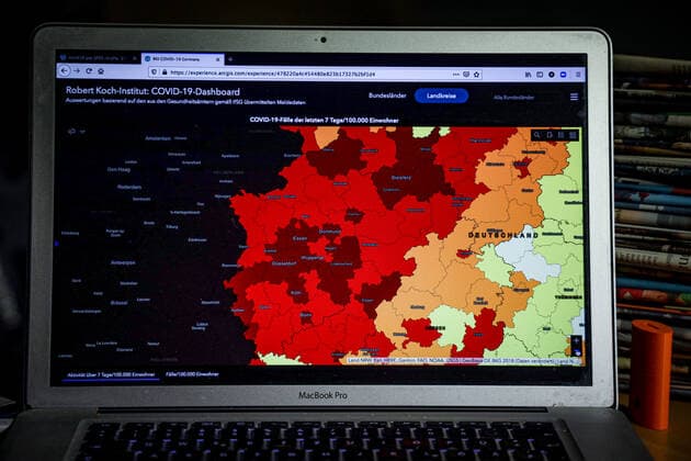 Coronavirus in Nordrhein-Westfalen - Covid-19-Dashboard des Robert Koch-Institut 25.08.2021: Robert Koch-Institut: 7-Tage-Inzidenz 114,3. 7-Tage-Fallzahl 20.521. COVID-19-Fälle 870.356. Zugang um 3.942 gegenüber dem Vortag. COVID-19-Todesfälle 17.383. Zugang um 10 gegenüber dem Vortag.