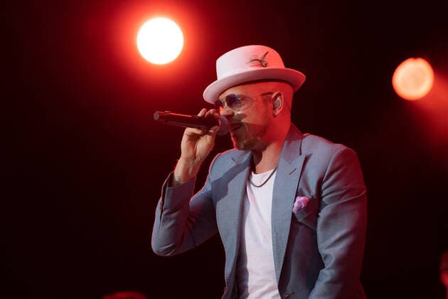 Der Hip Hop Funk und Soul Musiker Jan Delay (Jan Philipp Eißfeldt) und die Band Disko No. 1 beim Live Auftritt auf dem Kunst!Rasen Bonn Gronau. Veranstalter ELHart Promotion GmbH Bonn Gronau NRW Deutschland