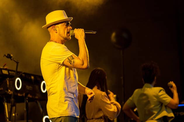 Der Hip Hop Funk und Soul Musiker Jan Delay (Jan Philipp Eißfeldt) und die Band Disko No. 1 beim Live Auftritt auf dem Kunst!Rasen Bonn Gronau. Veranstalter ELHart Promotion GmbH Bonn Gronau NRW Deutschland