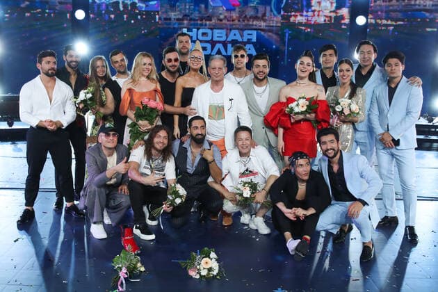 SOCHI, RUSSIA - AUGUST 25, 2021: Contestants pose for a group photograph on the closing day of the 2021 New Wave Song Contest, an international competition for young pop music performers. Eleven singers representing nine countries took part in the contest, which ran from 19 to 25 August. Sixth right standing: the winner, Armenian singer Saro. Third right standing: first runner-up, Bulgarian singer Denitsa Karaslavova. Second left standing: second runner-up, Spanish singer Jorge Gonzalez. Vyacheslav Prokofyev TASS  TS10DCBD