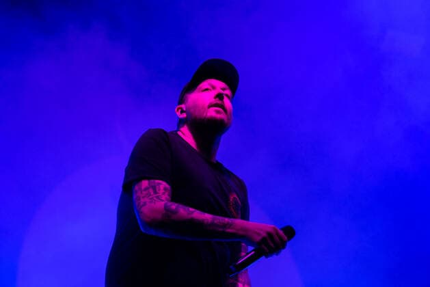 Konzert der Antilopen Gang in der Berliner Columbiahalle Mit einem ausverkauften Konzert der Antilopen Gang feierte die Berliner Columbiahalle Wiedereröffnung. 300 Zuschauer durften in der bestuhlten Halle Platz nehmen, alles unter Einhaltung der geltenden, pandemiebedingten Hygieneregeln., Berlin Berlin Deutschland Neukölln