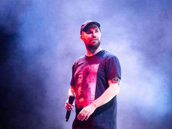 Konzert der Antilopen Gang in der Berliner Columbiahalle Mit einem ausverkauften Konzert der Antilopen Gang feierte die Berliner Columbiahalle Wiedereröffnung. 300 Zuschauer durften in der bestuhlten Halle Platz nehmen, alles unter Einhaltung der geltenden, pandemiebedingten Hygieneregeln., Berlin Berlin Deutschland Neukölln