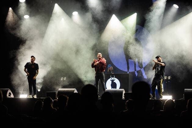 Entertainment Themen der Woche KW34 Konzert der Antilopen Gang in der Berliner Columbiahalle Mit einem ausverkauften Konzert der Antilopen Gang feierte die Berliner Columbiahalle Wiedereröffnung. 300 Zuschauer durften in der bestuhlten Halle Platz nehmen, alles unter Einhaltung der geltenden, pandemiebedingten Hygieneregeln., Berlin Berlin Deutschland Neukölln