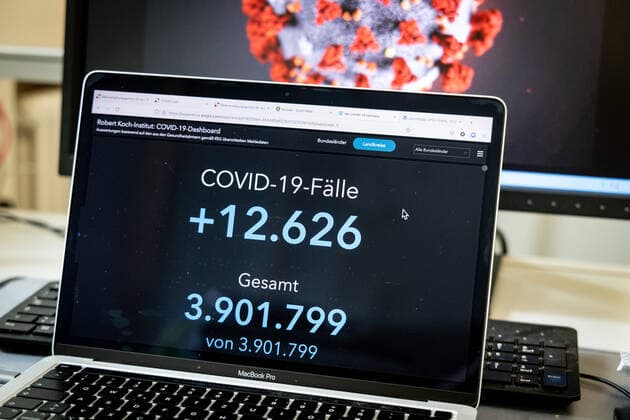 Coronavirus in Deutschland - Covid-19-Dashboard des Robert Koch-Institut 26.08.2021: Robert Koch-Institut: 7-Tage-Inzidenz 66,0. 7-Tage-Fallzahl 54.856. COVID-19-Fälle 3.901.799. Zugang um 12.626 gegenüber dem Vortag. COVID-19-Todesfälle 92.082. Zugang um 21 gegenüber dem Vortag.
