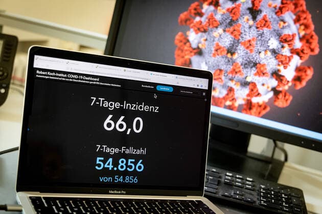 Coronavirus in Deutschland - Covid-19-Dashboard des Robert Koch-Institut 26.08.2021: Robert Koch-Institut: 7-Tage-Inzidenz 66,0. 7-Tage-Fallzahl 54.856. COVID-19-Fälle 3.901.799. Zugang um 12.626 gegenüber dem Vortag. COVID-19-Todesfälle 92.082. Zugang um 21 gegenüber dem Vortag.