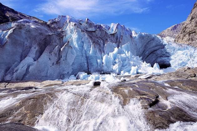 IMAGO Nature: Unsere Erde, Klimawandel, Gletscherschmelze Reissender Schmelzwasserabfluss am Fuss des Nigardsbreen-Gletschers, Norwegen, Jostedalsbreen Nationalpark vigourous melt-water stream issuing from the snout of the Nigardsbreen glacier, Norway, Jostedalsbreen National Park BLWS650568 *** Ripping meltwater stream issuing from the snout of the Nigardsbreen glacier, Norway, Jostedalsbreen National Park BLWS650568 Copyright: xblickwinkel McPHOTO D.xPatersonx