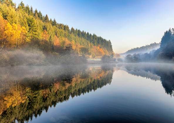 Staindale Lake in autumn. Copyright: xRJBPhotographic LOOPxIMAGESx RJB01121004