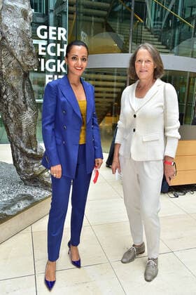 Gustav Heinemann Bürgerpreis 2021 Sawsan Mohammed Chebli,Christina Rau, Verleihung des Gustav-Heinemann Bürgerpreises im Atrium des Willy-Brandt-Haus in Berlin am 26.08.2021