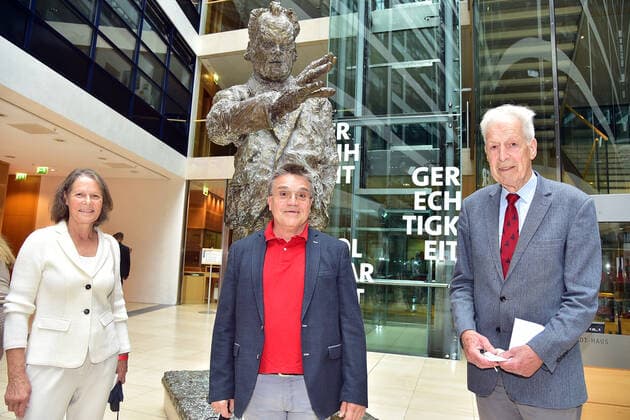 Gustav Heinemann Bürgerpreis 2021 Christina Rau, Peter Conrad, Henning Scherf Verleihung des Gustav-Heinemann Bürgerpreises im Atrium des Willy-Brandt-Haus in Berlin am 26.08.2021