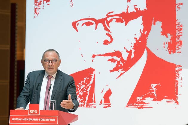 Gustav Heinemann Bürgerpreis 2021 Norbert Walter-Borjans, SPD Verleihung des Gustav-Heinemann Bürgerpreises im Atrium des Willy-Brandt-Haus in Berlin am 26.08.2021