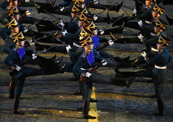 Russia Military Music Festival Rehearsal 6634124 26.08.2021 Members of the Honor Guard of the Presidential Regiment of the Moscow Kremlin Commandant s Service perform during a rehearsal for the Spasskaya Tower International Military Music Festival in Red Square in Moscow, Russia. Vladimir Pesnya Sputnik Moscow Russia  Copyright: xVladimirxPesnyax