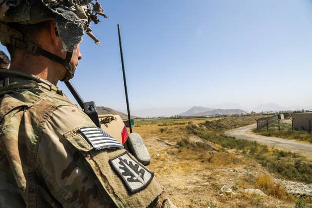 STYLELOCATIONU.S. soldiers with the 82nd Airborne division provide security around the permitter of Hamid Karzai International Airport during Operation Allies Refuge August 25, 2021 in Kabul, Afghanistan. Kabul Afghanistan - ZUMAp138 20210825_zaa_p138_024 Copyright: xSgt.xJillianxG.xHix U.S.xMarinex