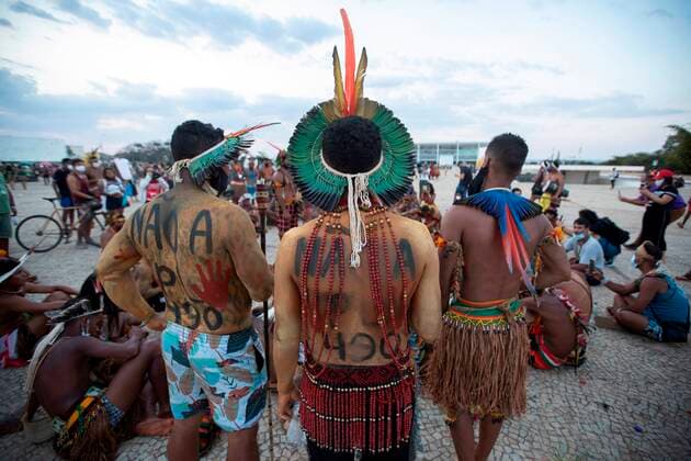 Photograph of the backs of two men where the phrase No to PL 490 is read, in reference to the Bill (Project of Law) 490 on land demarcation approved by the Lower House a couple of months ago and rejected by the indigenous peoples, during a sit-in by indigenous groups demonstrating this week against the Brazilian government, at the Esplanade of the Ministries, in Brasilia, Brazil, 26 August 2021. About 6,000 indigenous people participate this week in Brasilia in a demonstration called Fight for life , scheduled to last 7 days, from August 22 to 28, in which they seek to express their rejection of the government of Jair Bolsonaro and that Congress and the Supreme Court discusses issues and projects of importance to their rights and territo  Copyright: xJoedsonxAlvesx AME1031 20210826-7578d0f7d6a447a7cbd7931544f7d34ba958e73c