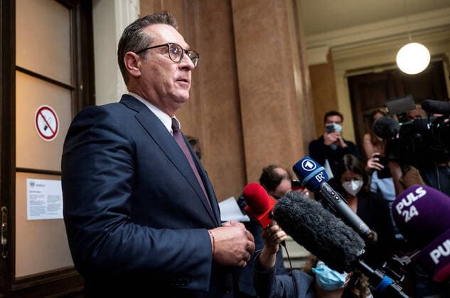 Bilder des Jahres 2021, News 08 August News Themen der Woche KW34 20210827 Ibiza Video - Continued Trial against former FPOE chairman Strache for bribery VIENNA, AUSTRIA - AUGUST 27: Former chairman of the FPOE Heinz-Christian Strache after the announcement of the verdictd in the trial against former FPOE chairman Strache for briberyat Criminal Court Vienna on August 27, 2021 in Vienna, Austria. WIEN, OESTERREICH - 27. AUGUST: Ehemaliger Klubobmann der FPOE Heinz-Christian Strache nach der Urteilsverkuendigung im Prozess gegen den ehem. Obmann der FPOE Strache wegen Bestechung im Straflandesgericht Wien am 27. August 2021 in Wien, Oesterreich. 210827_SEPA_32_019 Copyright: xMartinxJuenx SEPAxMedia