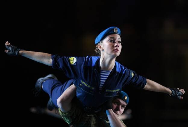 Russia Military Music Festival 6635233 27.08.2021 Members of the Combined Military Band of the Russian Airborne Forces perform during the opening ceremony of the Spasskaya Tower International Military Music Festival at the Red Square, in Moscow, Russia. Ramil Sitdikov Sputnik Moscow Russia  Copyright: xRamilxSitdikovx