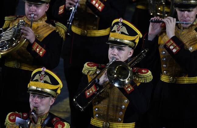 Russia Military Music Festival 6635328 27.08.2021 Musicians of the Central Military Band of the Russian Defense Ministry perform during the opening ceremony of the Spasskaya Tower International Military Music Festival at the Red Square, in Moscow, Russia. Vladimir Vyatkin Sputnik Moscow Russia  Copyright: xVladimirxVyatkinx