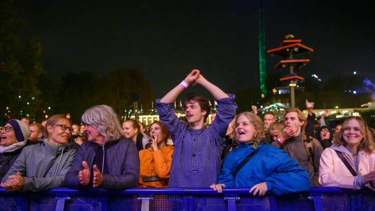 Publikum til det danske band When Saints Go Machine med Nikolaj Manuel Vonsild i front spiller op til Havefest paa Plaenen i Tivoli fredag den 27. august 2021. Havefest afloeser Fredagsrock, der er aflyst paa grund af Covid-19 Coronakrisen. , Copenhagen Copyright: TorbenxChristensen TorbenxChristensenx COP114 spdk20210828-010422-L