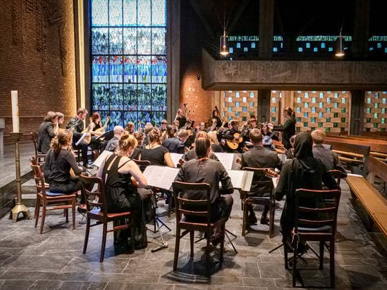 Konzert des Bundesjugendzupforchesters in Hannover 37 junge Musikerinnen und Musiker des Bundesjugendzupforchesters spielten mit Mandolinen, Mandola, Gitarre und Kontrabass ältere und zeitgenössische Musik Copyright: xBerndxGüntherx
