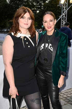 Sophie Passmann und Carolin Kebekus bei der 57. Verleihung des Grimme Preises 2021 im Theater der Stadt Marl. Marl, 27.08.2021