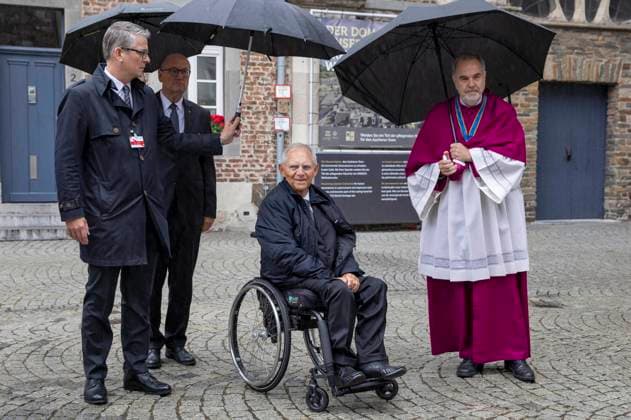 Wolfgang Schäuble und Rolf-Peter Cremer beim ökumenischen Gottesdienst für die Opfer der Flutkatastrophe im Hohen Dom zu Aachen. Aachen, 28.08.2021 *** Wolfgang Schäuble and Rolf Peter Cremer at the ecumenical service for the victims of the flood disaster in the High Cathedral of Aachen Aachen, 28 08 2021 Foto:xR.xSchmiegeltx xFuturexImage