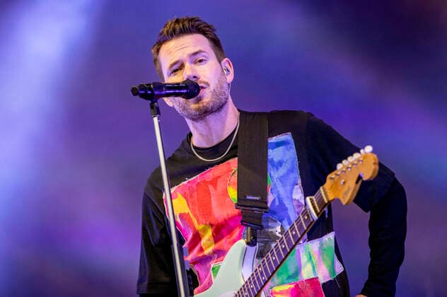 Johannes Strate von Revolverheld live beim Vor Deiner Tür Open Air im Steigerwaldstadion. Erfurt, 27.08.2021