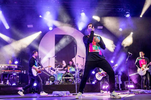 Revolverheld live beim Vor Deiner Tür Open Air im Steigerwaldstadion. Erfurt, 27.08.2021