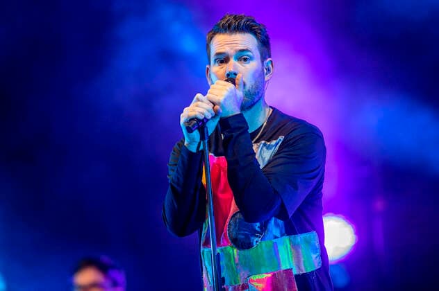 Johannes Strate von Revolverheld live beim Vor Deiner Tür Open Air im Steigerwaldstadion. Erfurt, 27.08.2021