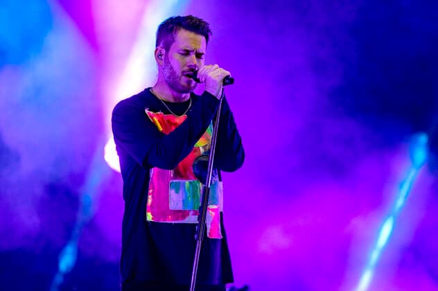 Johannes Strate von Revolverheld live beim Vor Deiner Tür Open Air im Steigerwaldstadion. Erfurt, 27.08.2021