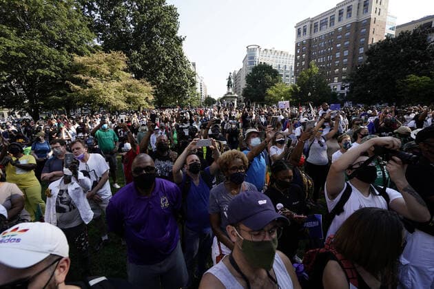 Bilder des Jahres 2021, News 08 August News Themen der Woche KW34 News Bilder des Tages Supporters of the March on Washington rally before marching to the National Mall on the 58th anniversary of the Rev. Martin Luther King Jr. s I Have a Dream speech, in Washington, DC on Saturday, August 28, 2021. Voting rights advocates are demanding federal legislation to protect and expand access to the ballot.  WAP20210828501 KenxCedeno