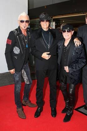 Rudolf Schenker, Gottfried Helnwein und Klaus Meine bei der Europäischer Kulturpreis Gala Verleihung am 28.08.2021 im Opernhaus in Bonn Europäischer Kulturpreis Verleihung 2021 in Bonn