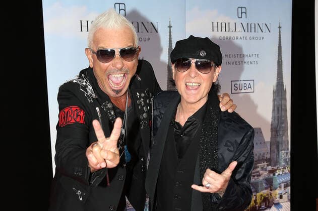 Entertainment Bilder des Tages Rudolf Schenker und Klaus Meine, die beiden Musiker (Scorpions) bei der Europäischer Kulturpreis Gala Verleihung am 28.08.2021 im Opernhaus in Bonn Europäischer Kulturpreis Verleihung 2021 in Bonn