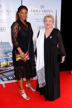 Liz Baffoe und Marie-Luise Marjan bei der Europäischen Kulturpreisgala 2021 im Opernhaus. Bonn, 28.08.2021