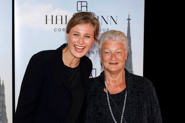 Britta Heidemann mit Mutter Astrid Heidemann bei der Europäischen Kulturpreisgala 2021 im Opernhaus. Bonn, 28.08.2021