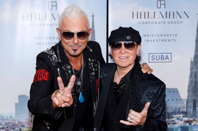 Rudolf Schenker und Klaus Meine von den Scorpions bei der Europäischen Kulturpreisgala 2021 im Opernhaus. Bonn, 28.08.2021