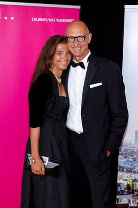 Timotheus Höttges mit Ehefrau Adriane bei der Europäischen Kulturpreisgala 2021 im Opernhaus. Bonn, 28.08.2021