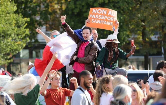 News Themen der Woche KW34 News Bilder des Tages Manifestation Anti pass sanitaire a Paris NEWS: Manifestation Anti pass sanitaire - Paris -29 08 2021 JonathanRebboah Panoramic  PESRK24022012